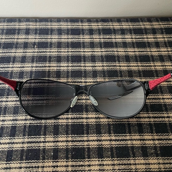Oakley Restless Black and Red Sunglasses 60/15 Great Condition Bag Included #550 - Picture 5 of 9